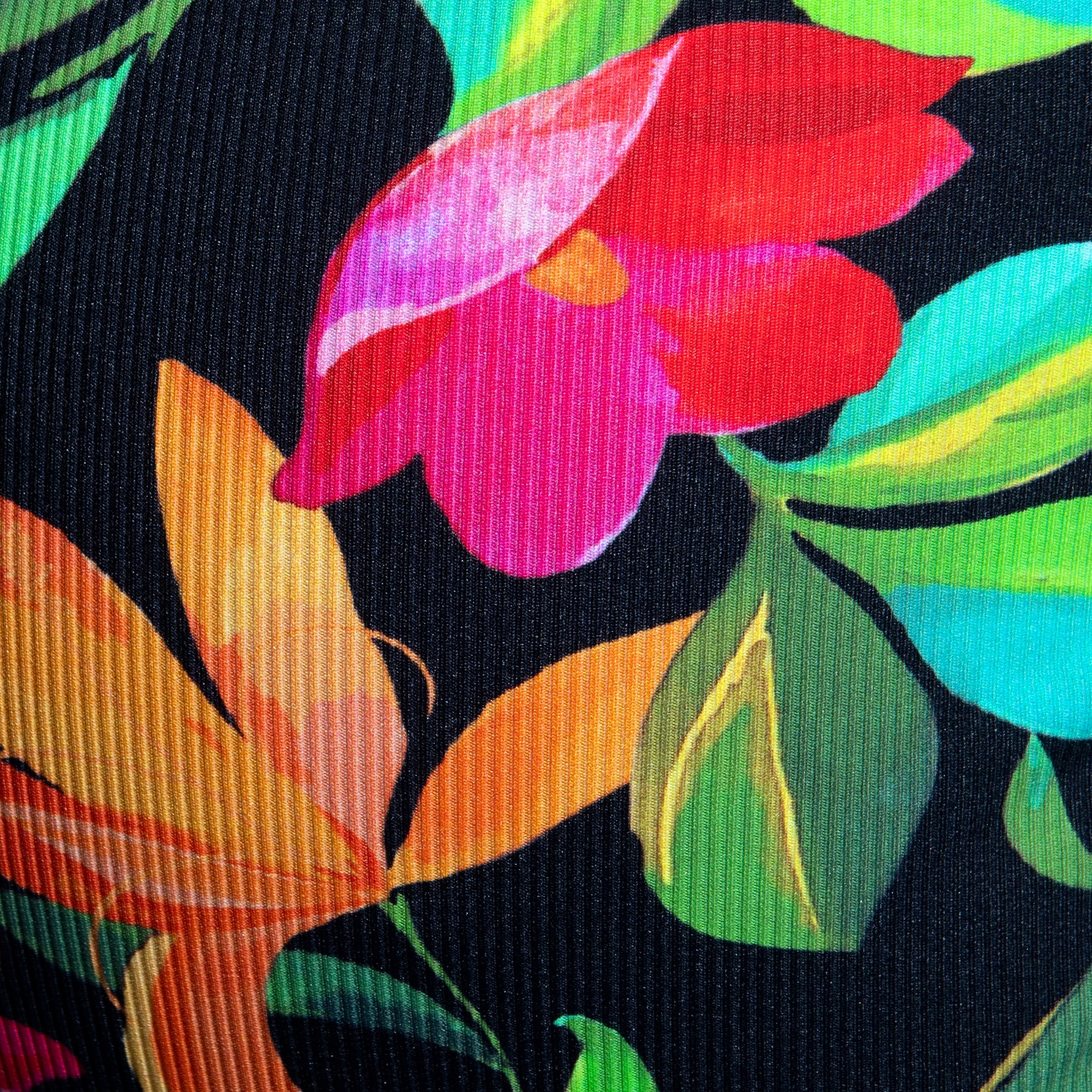 ES Collection Bold Flowers Thong Black UN664