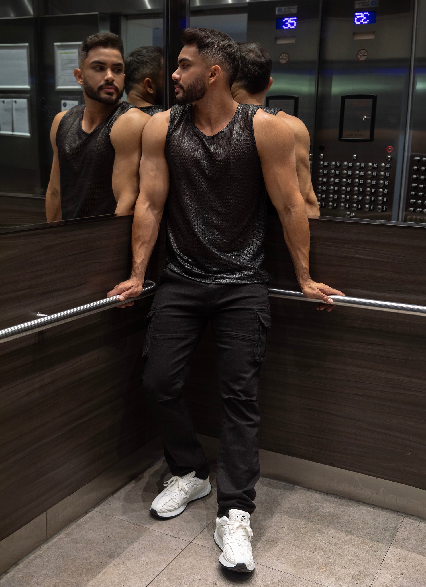ES Collection Wysiwyg U-Neck Tanktop Black TS347